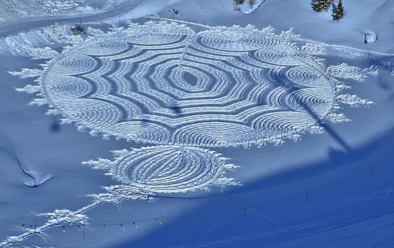 Illustration for article titled Art That's Made with Snow and Ice